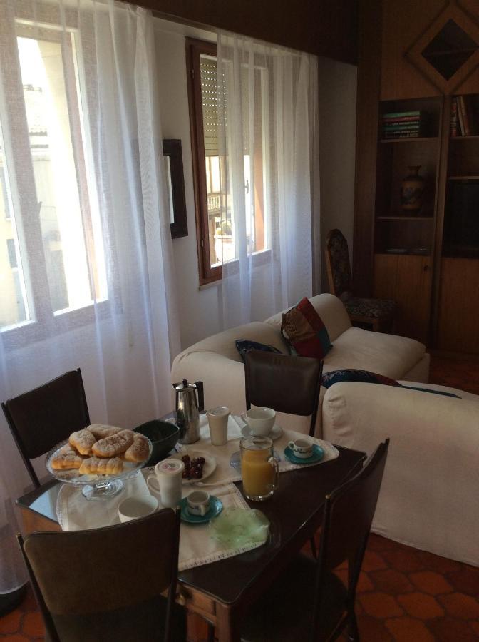 Manu Vintage B&B Cattolica Buitenkant foto