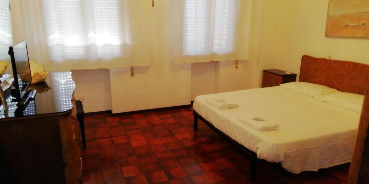 Manu Vintage B&B Cattolica Buitenkant foto